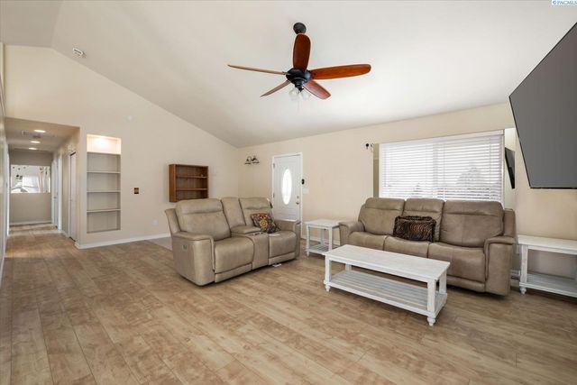 3216 S Auburn St, Kennewick, WA 99337