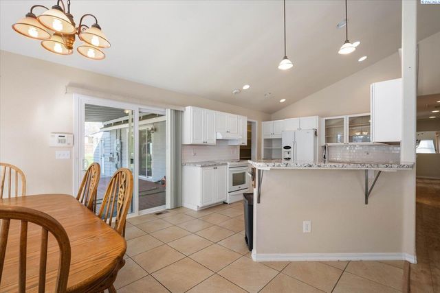 3216 S Auburn St, Kennewick, WA 99337