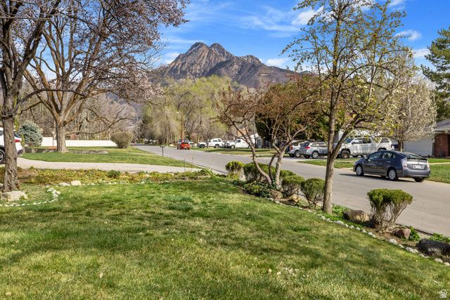 1889 E 4675 S, Holladay, UT 84117