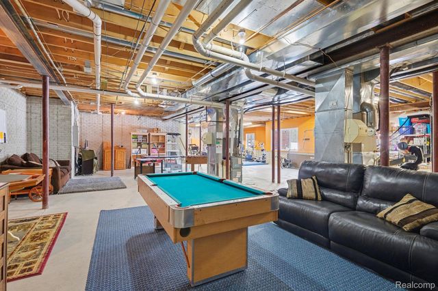 8399 Potter Road, Clayton Charter Township, MI 48433