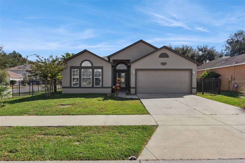 2242 AITKIN LOOP, Leesburg, FL 34748