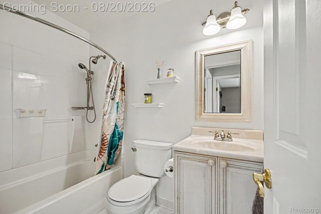 33362 Jefferson Avenue, St. Clair Shores, MI 48082