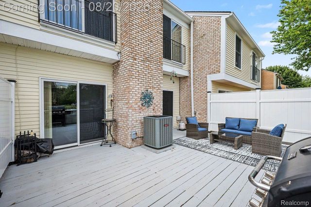 33362 Jefferson Avenue, St. Clair Shores, MI 48082