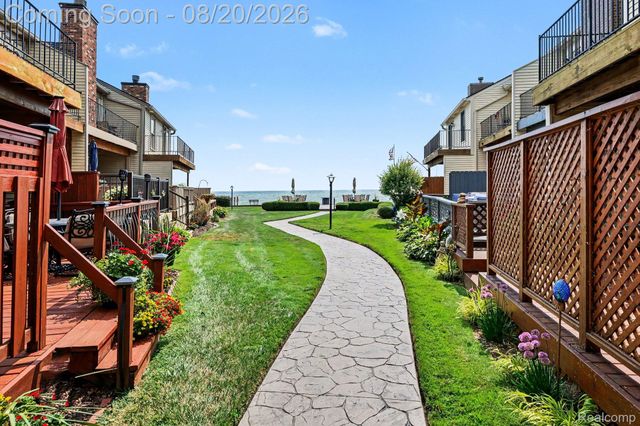 33362 Jefferson Avenue, St. Clair Shores, MI 48082