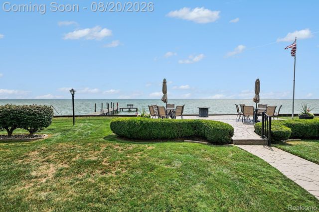 33362 Jefferson Avenue, St. Clair Shores, MI 48082