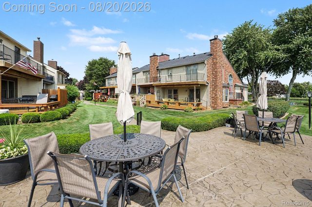 33362 Jefferson Avenue, St. Clair Shores, MI 48082