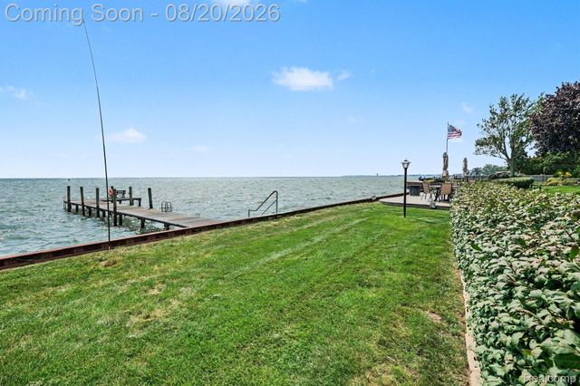 33362 Jefferson Avenue, St. Clair Shores, MI 48082