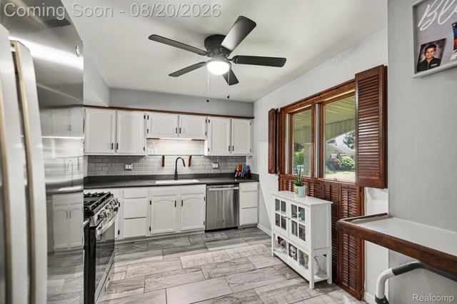 33362 Jefferson Avenue, St. Clair Shores, MI 48082