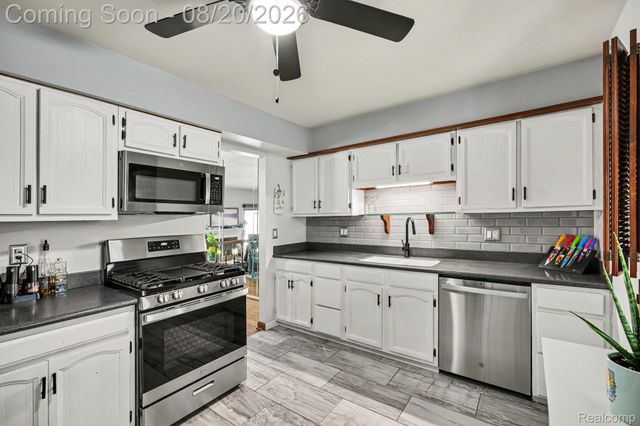 33362 Jefferson Avenue, St. Clair Shores, MI 48082