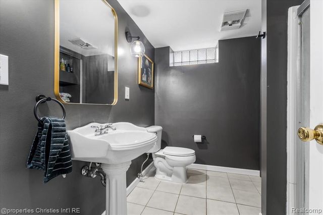 916 Harrison Boulevard, Lincoln Park, MI 48146