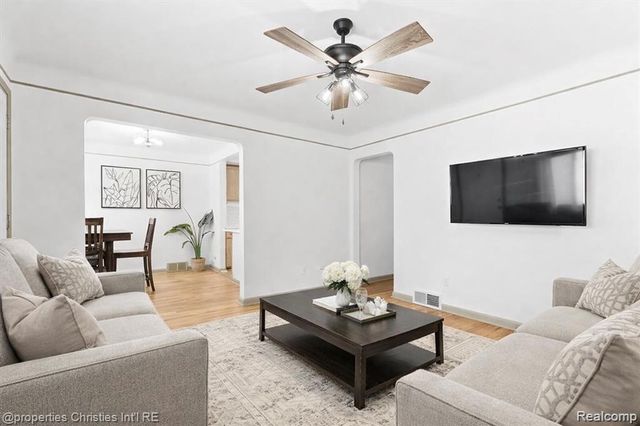 916 Harrison Boulevard, Lincoln Park, MI 48146