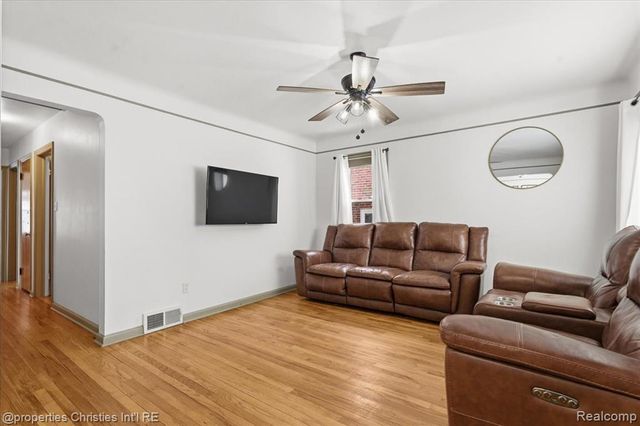 916 Harrison Boulevard, Lincoln Park, MI 48146