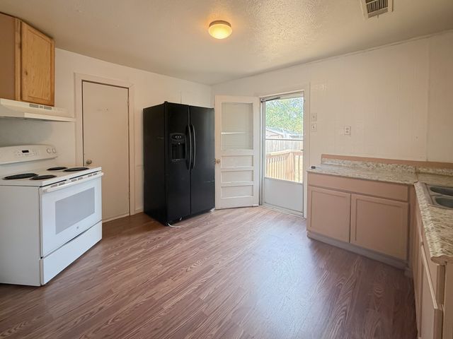 120 N Las Vegas Trail, White Settlement, TX 76108