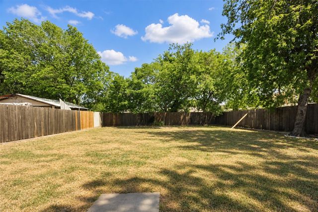120 N Las Vegas Trail, White Settlement, TX 76108