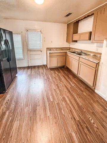 120 N Las Vegas Trail, White Settlement, TX 76108