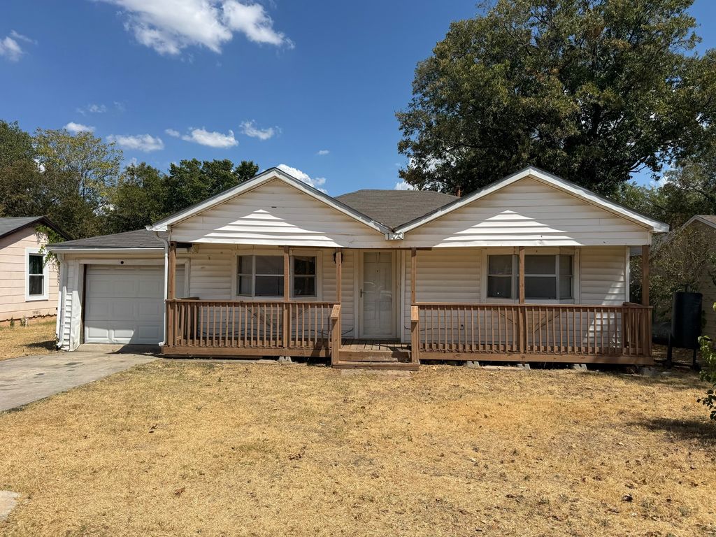 120 N Las Vegas Trail, White Settlement, TX 76108