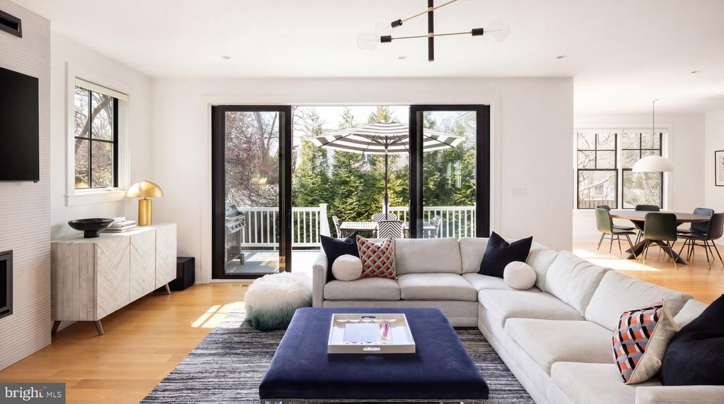 Image 19 of property listing at 7208 RIDGEWOOD AVE, Chevy Chase, MD 20815