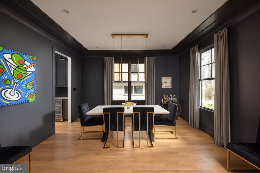 Image 8 of property listing at 7208 RIDGEWOOD AVE, Chevy Chase, MD 20815