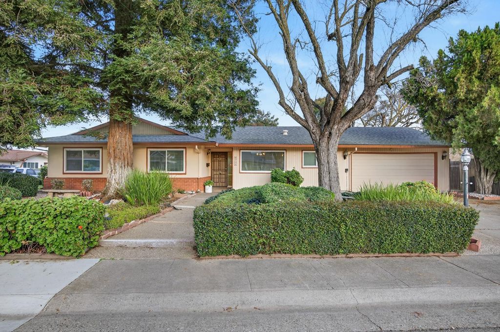 9723 Parktree Way, Elk Grove, CA 95624