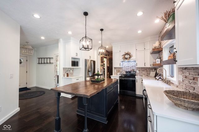 13248 Fairwood Drive, Mccordsville, IN 46055