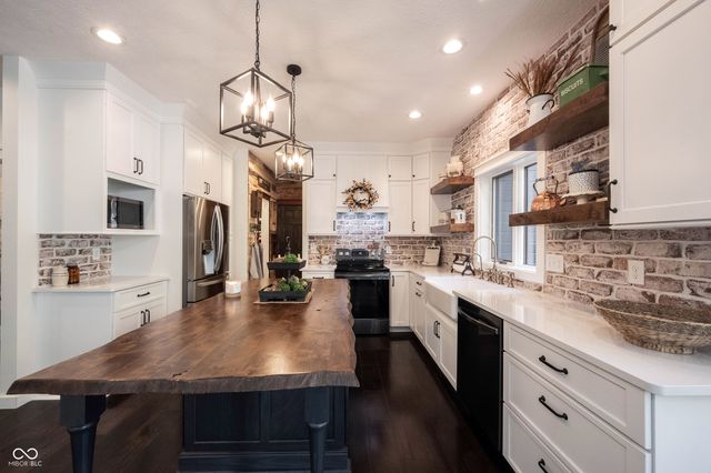 13248 Fairwood Drive, Mccordsville, IN 46055