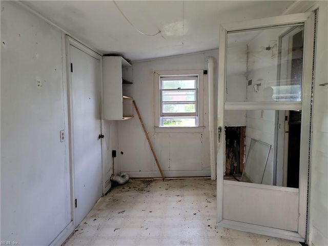 127 Philhower DR, Suffolk, VA 23434