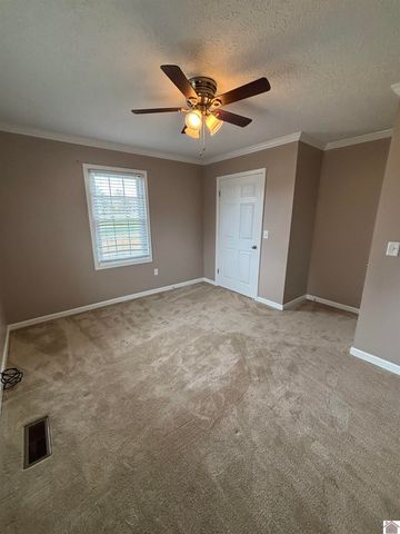 204 Charlotte St, Salem, KY 42078