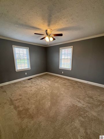 204 Charlotte St, Salem, KY 42078