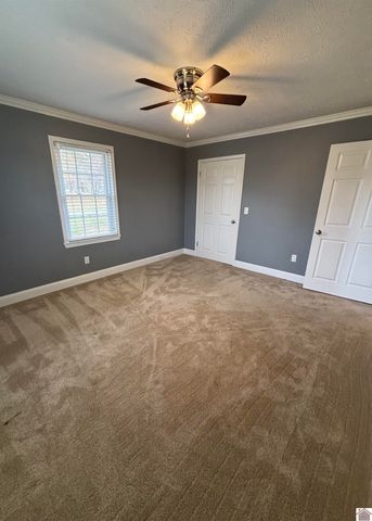 204 Charlotte St, Salem, KY 42078