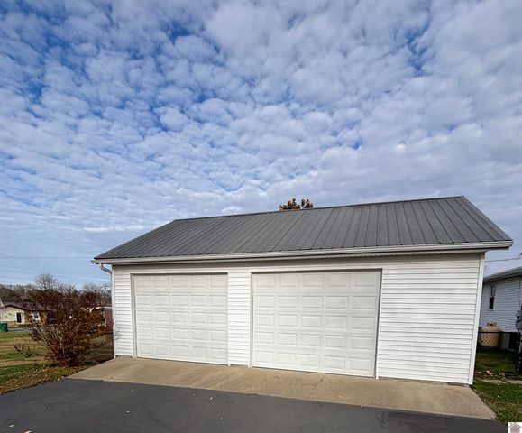 204 Charlotte St, Salem, KY 42078