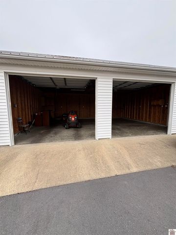 204 Charlotte St, Salem, KY 42078