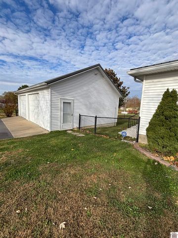 204 Charlotte St, Salem, KY 42078