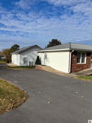 204 Charlotte St, Salem, KY 42078