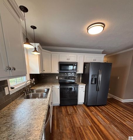 204 Charlotte St, Salem, KY 42078