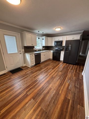 204 Charlotte St, Salem, KY 42078