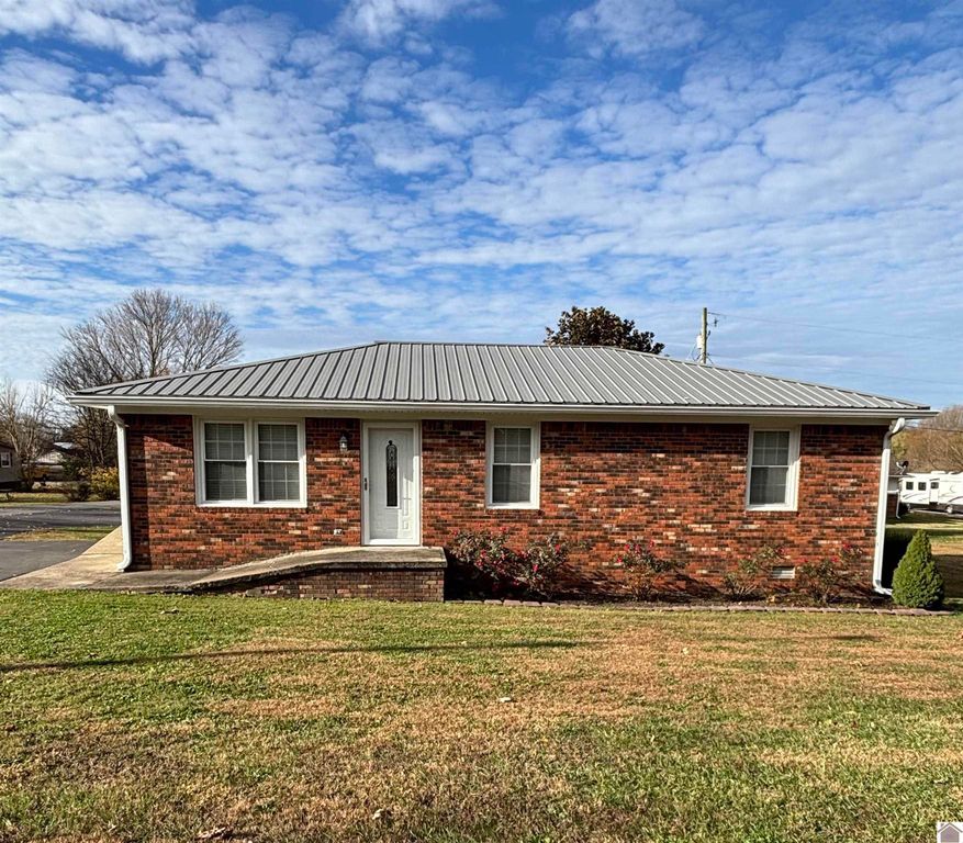 204 Charlotte St, Salem, KY 42078