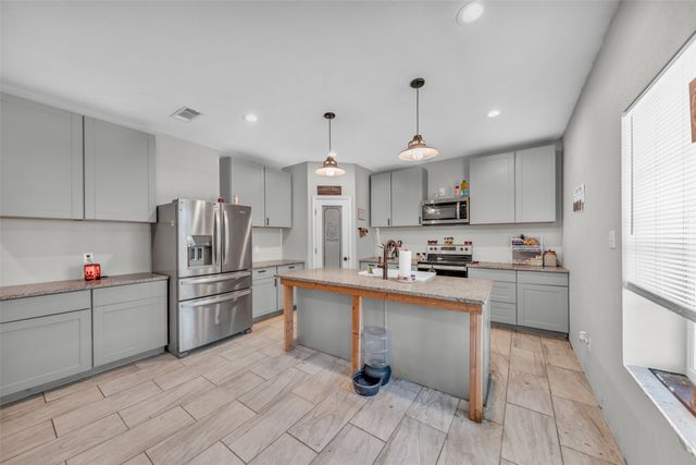 725 Hunter Trail, Bridgeport, TX 76426