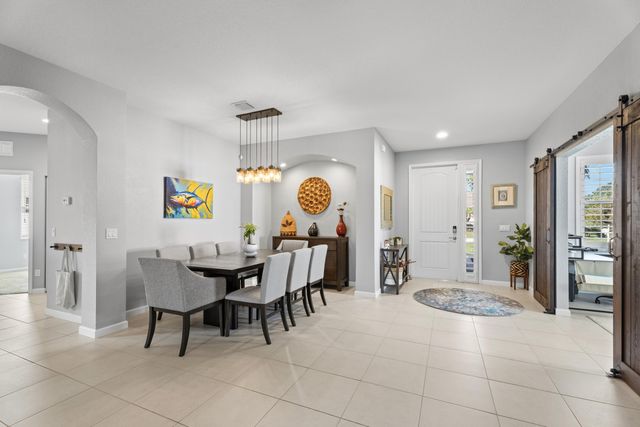 445 NW Sunflower Place, Jensen Beach, FL 34957