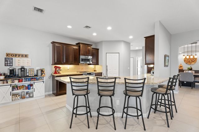 445 NW Sunflower Place, Jensen Beach, FL 34957