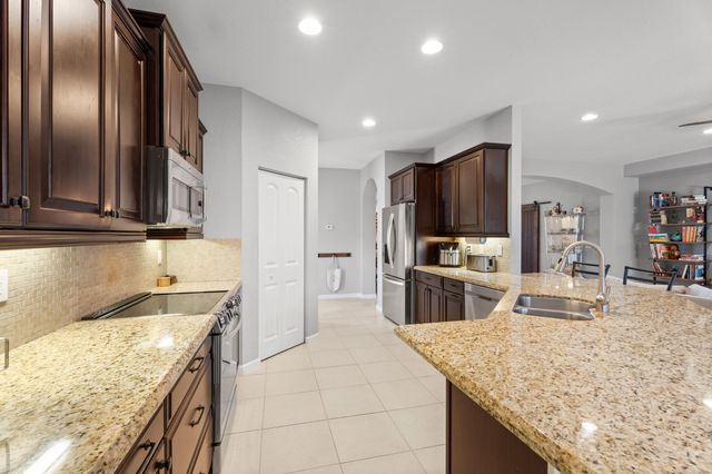 445 NW Sunflower Place, Jensen Beach, FL 34957