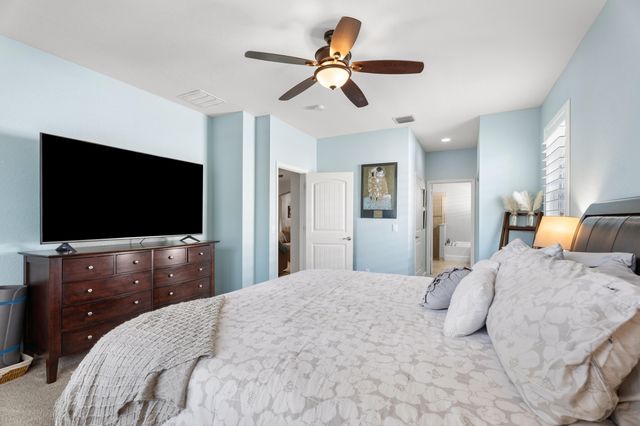 445 NW Sunflower Place, Jensen Beach, FL 34957