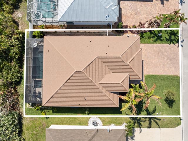 445 NW Sunflower Place, Jensen Beach, FL 34957