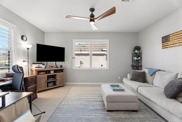 445 NW Sunflower Place, Jensen Beach, FL 34957