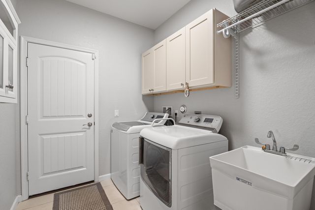 445 NW Sunflower Place, Jensen Beach, FL 34957