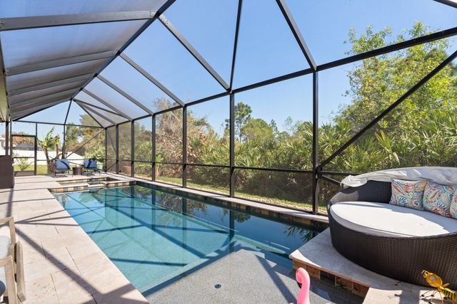 445 NW Sunflower Place, Jensen Beach, FL 34957