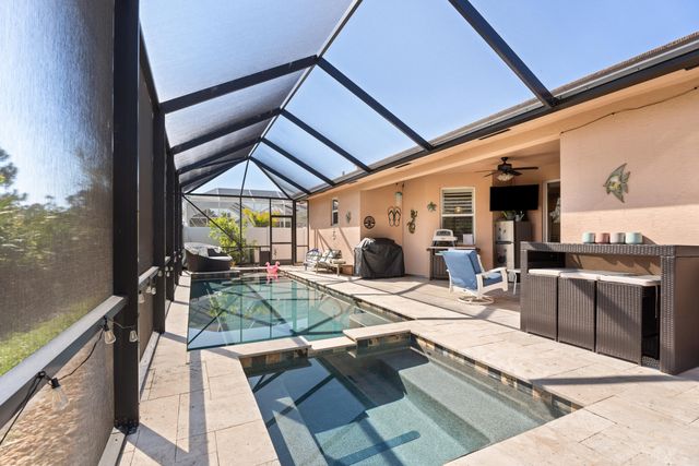 445 NW Sunflower Place, Jensen Beach, FL 34957