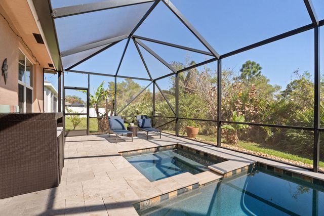 445 NW Sunflower Place, Jensen Beach, FL 34957