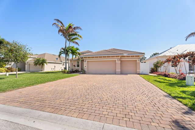 445 NW Sunflower Place, Jensen Beach, FL 34957