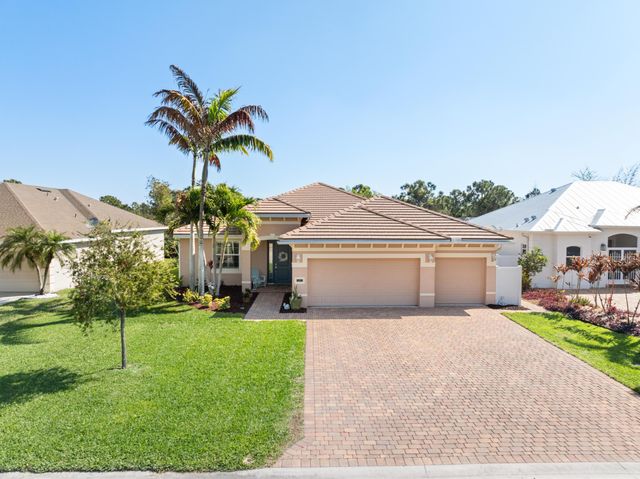 445 NW Sunflower Place, Jensen Beach, FL 34957