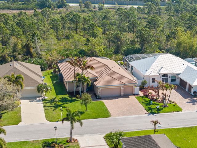 445 NW Sunflower Place, Jensen Beach, FL 34957